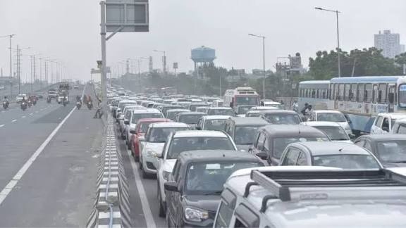 दिल्ली-मेरठ एक्सप्रेसवे पर बड़ा बदलाव, कांवड़ यात्रा के चलते 5 दिनों तक रहेगा बंद