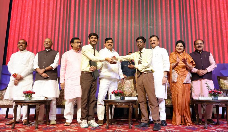 विद्यार्थियों को CM यादव की नसीहत, सफलता पर घमंड नहीं और असफलता से सीखना जरूरी
