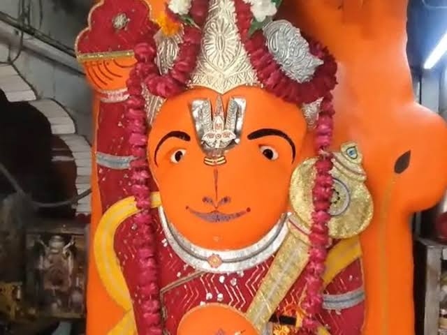 उज्जैन के खड़े हनुमान जी का रहस्य! हजारों प्रतिमाओं का अध्ययन कर चुके पुरातत्वविद भी हुए हैरान
